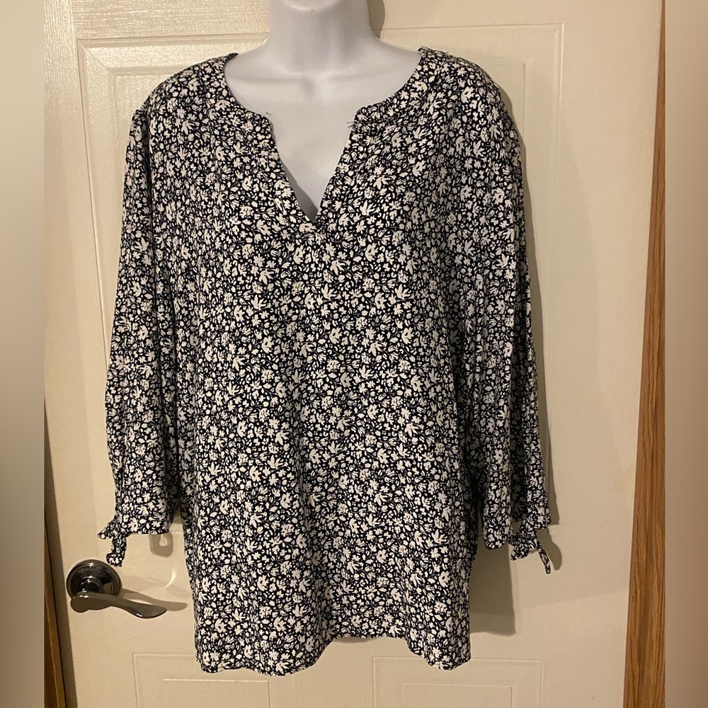 Jones New York blouse casual top 1X black floral print rayon material